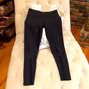 Soul by SoulCycle podium leggings in black, size medium. Excellent condition!